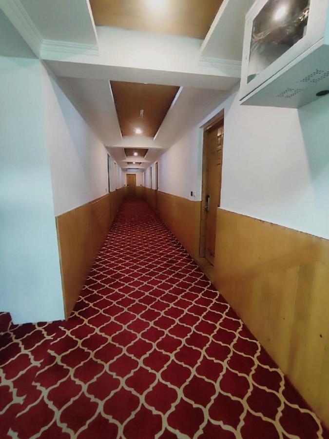 Hotel Sheen Srīnagar Kültér fotó