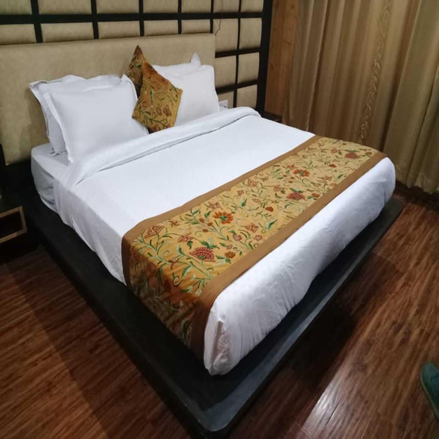 Hotel Sheen Srīnagar Kültér fotó