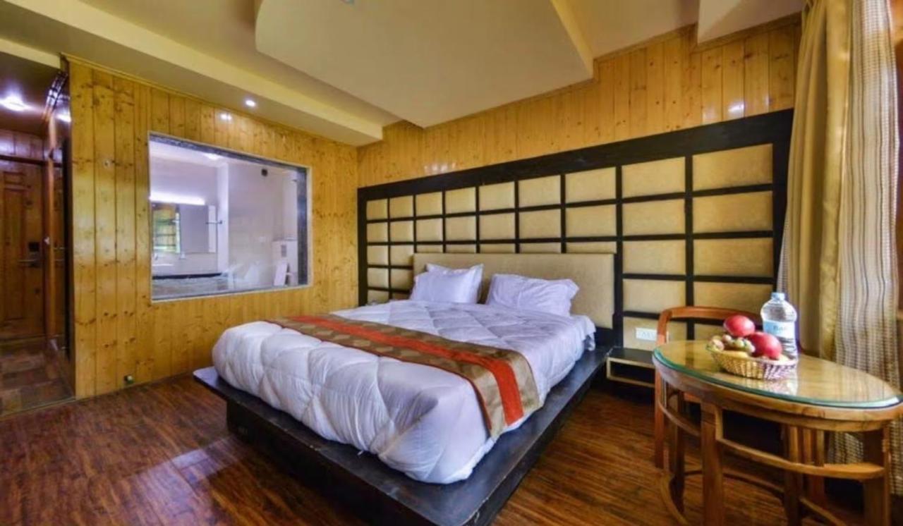 Hotel Sheen Srīnagar Kültér fotó