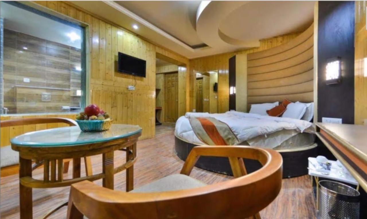 Hotel Sheen Srīnagar Kültér fotó